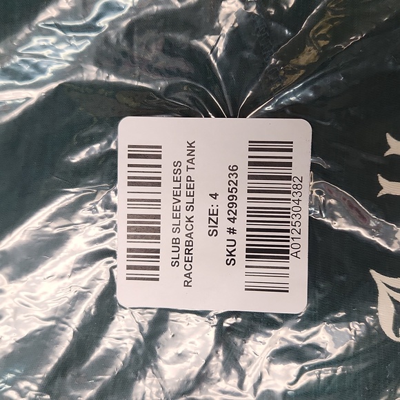 ❤️NWT VINTAGE TORRID TANK DOG CHRISTMAS SLEEVELESS GRAPHIC TEE PLUS SIZE - Picture 13 of 15